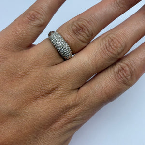Bague empierrée en or gris 18K
