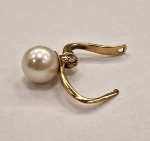Boucles d'oreilles dormeuses en Or jaune 18Kavec perles