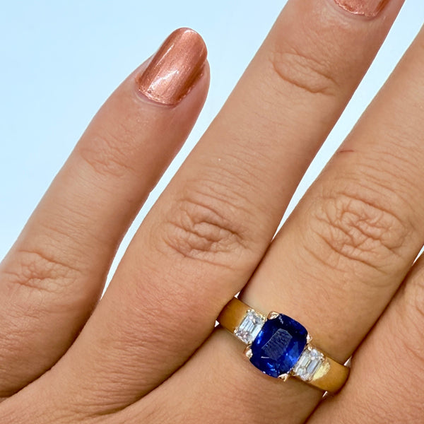 Bague en Or Jaune 18k avec Saphir et Diamants - T 56