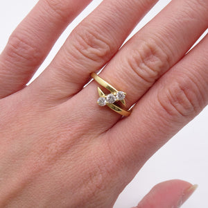 Bague en Or jaune 18K - 3 diamants- Taille 53 - 4.64g