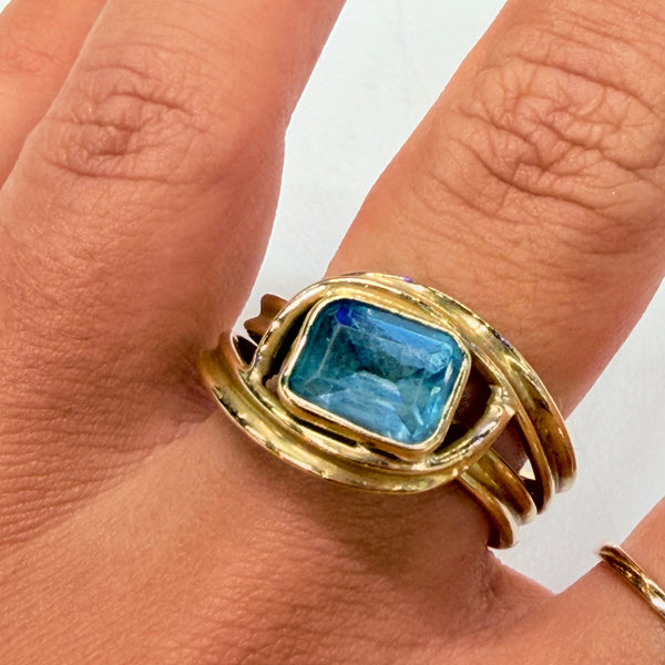 Bagues en or jaune 18 K avec topaze