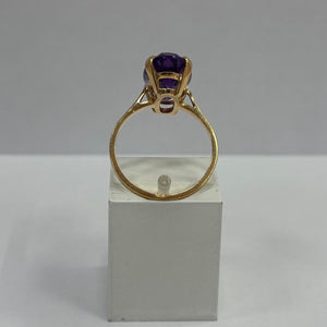 Bague en or jaune 18 carats avec pierre ovale