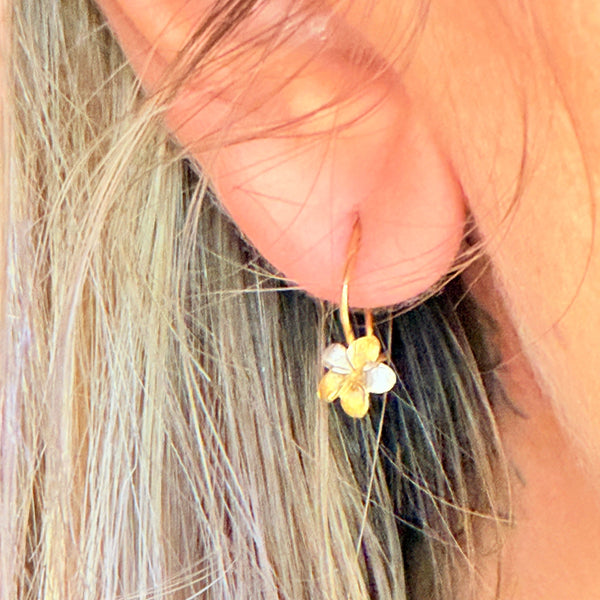Boucles d'Oreilles Fleur Frangipanier en Or Jaune et Blanc 18k