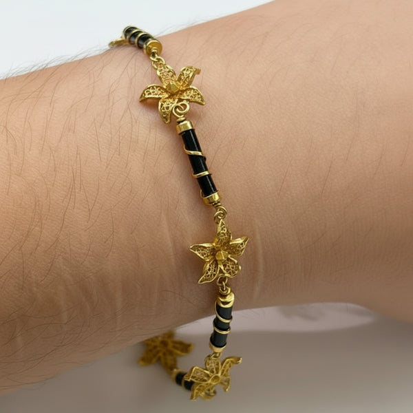 Bracelet fleur en or jaune 18k et coraux