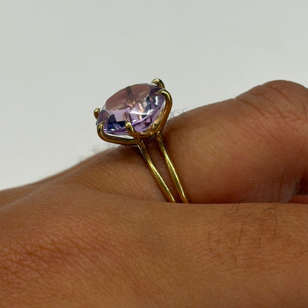 Bague en or jaune 18k et améthyste