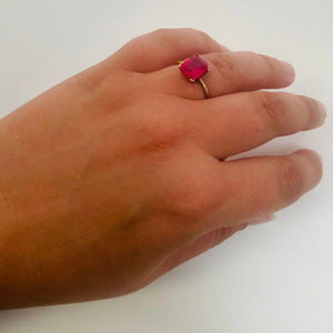 Bague or avec pierre rose