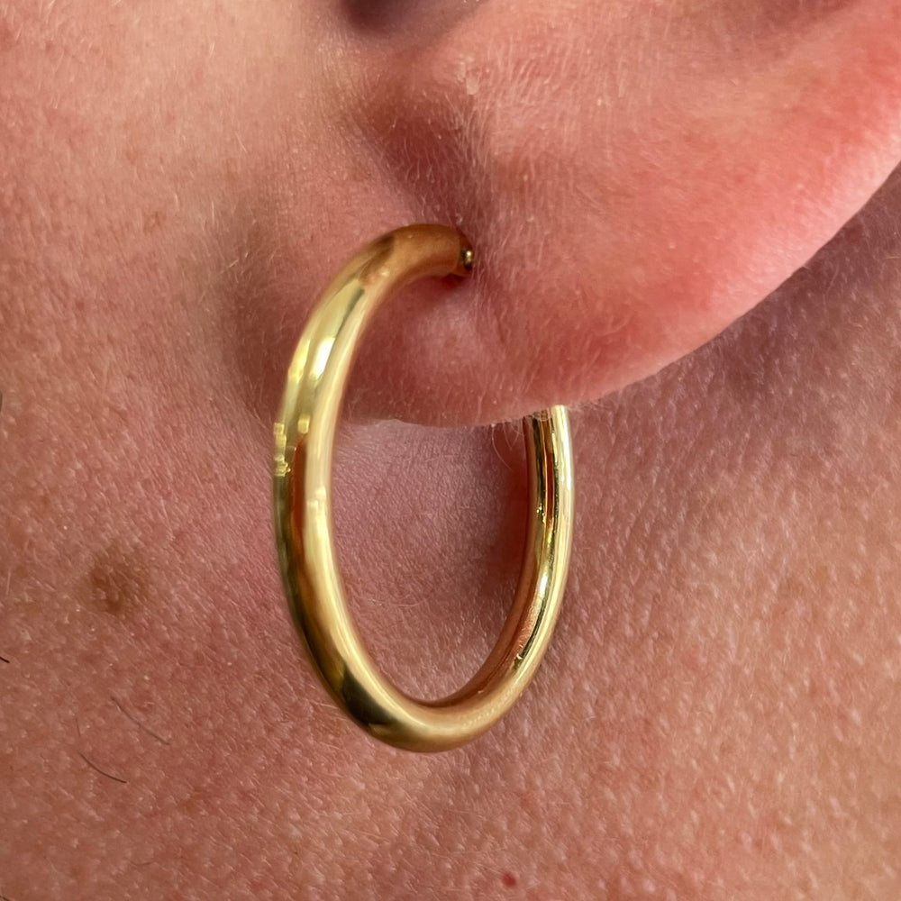 Boucles d'oreilles créoles en or jaune 18 carats Poids - 1.85 Grs