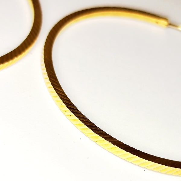 Boucles d'oreilles créoles en or jaune 18K 7.29 Grs