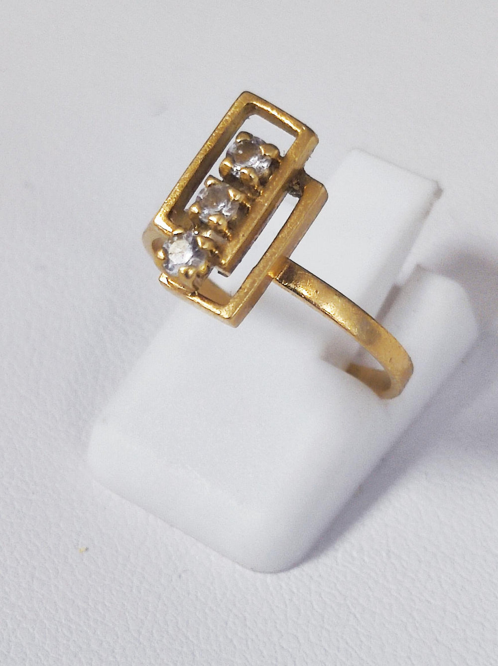 Bague géométrique en or jaune 18K Oxydes de zirconium