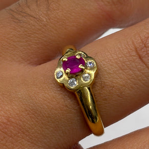 Bague en Or Jaune avec Rubis et Oxyde de Zirconium 18K
