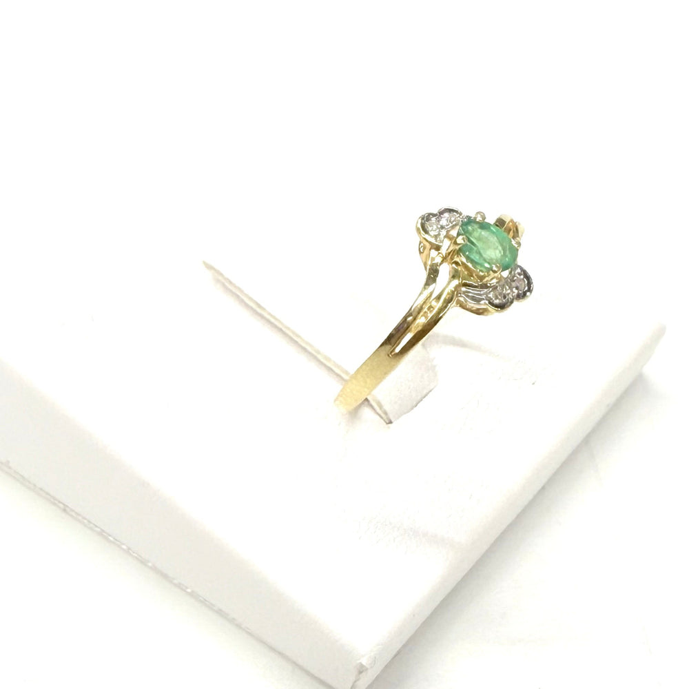 Bague en or jaune 18k avec émeraude et diamants - T 52
