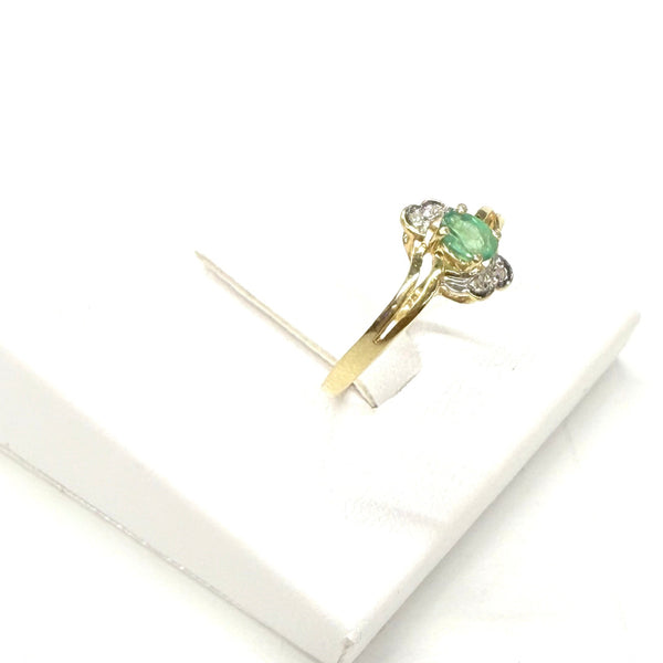 Bague en or jaune 18k avec émeraude et diamants - T 52