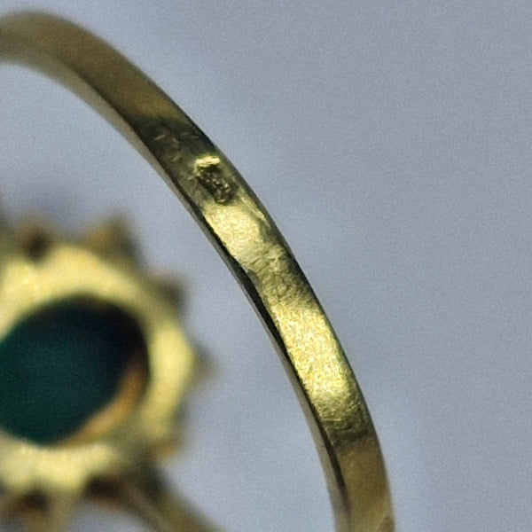 Bague Marguerite avec pierre verte et diamants 0,01 ct