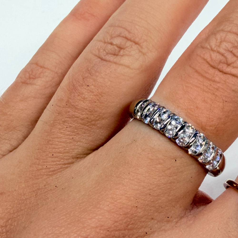 Exquise bague en Or Gris avec diamants