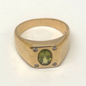 Chevalière en or jaune 18 carats avec péridot