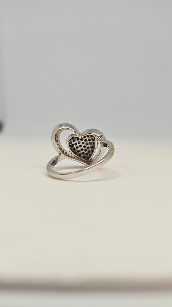 Bague Coeur en Or Blanc 18k avec Diamants Noirs et Blancs