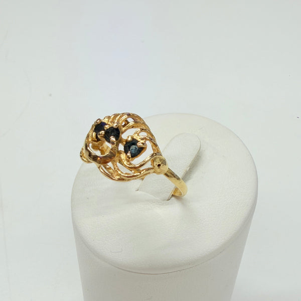 Bagues en or jaune 18k avec saphirs