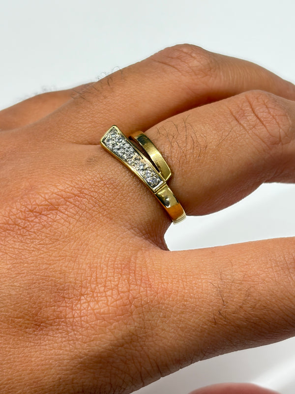 Jonc en Or jaune 18K avec 13 diamants