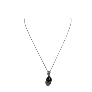 Collier en Or Blanc avec Diamants et Perle