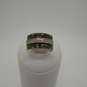 Bague en Or Gris 18K avec Pavage de Diamants