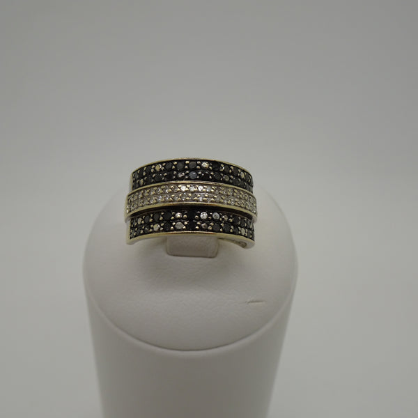 Bague en Or Gris 18K avec Pavage de Diamants