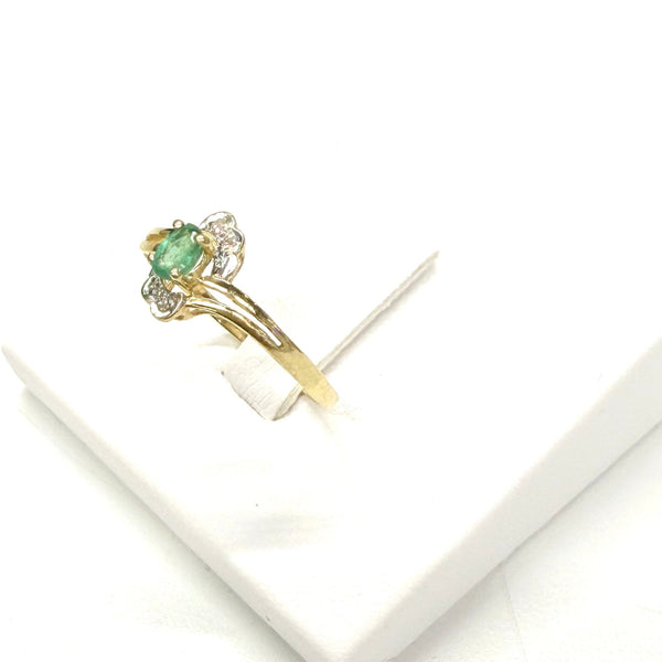 Bague en or jaune 18k avec émeraude et diamants - T 52