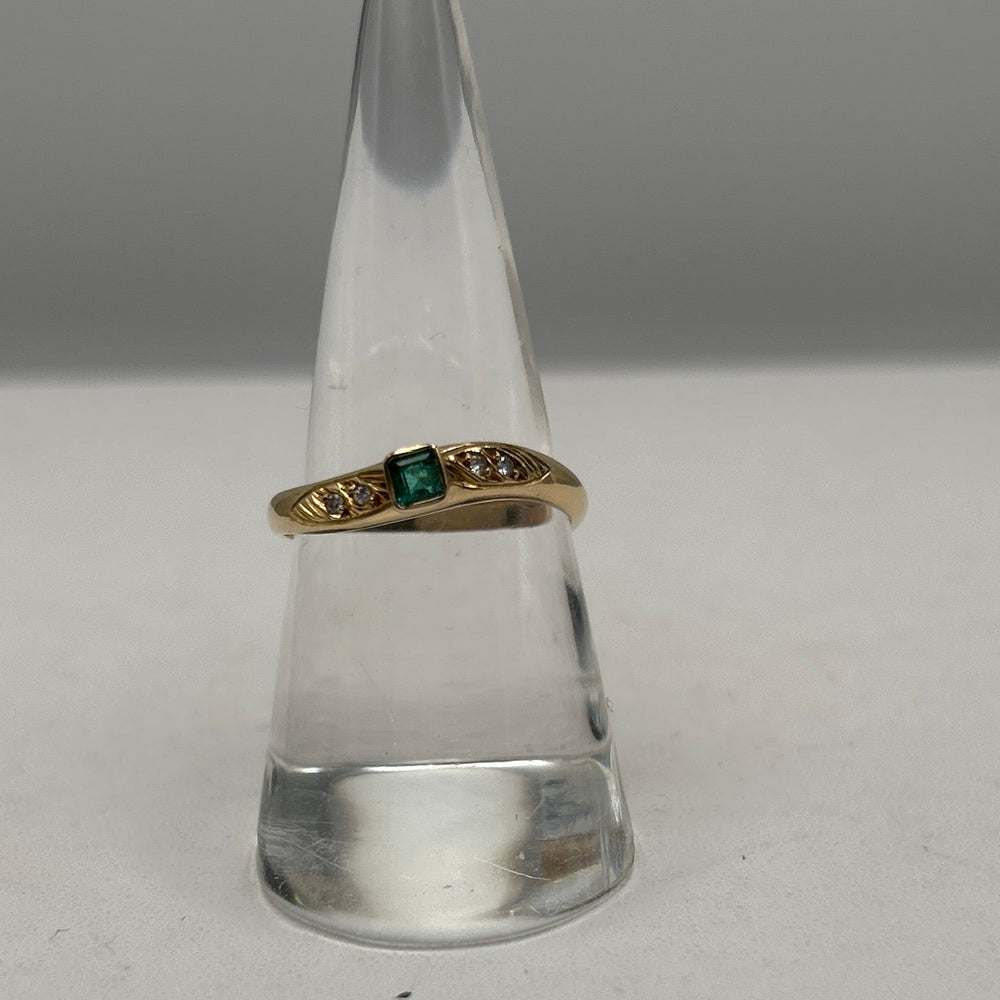 Bague émeraude et diamants en Or 18K T.55