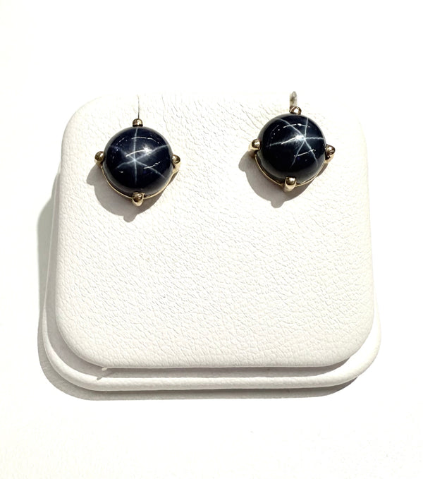 Boucles d'oreilles en or jaune 18k avec saphirs étoilés