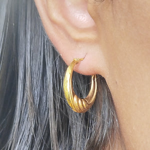 Boucles d'oreilles créoles en or jaune 18K 1.34 Grs