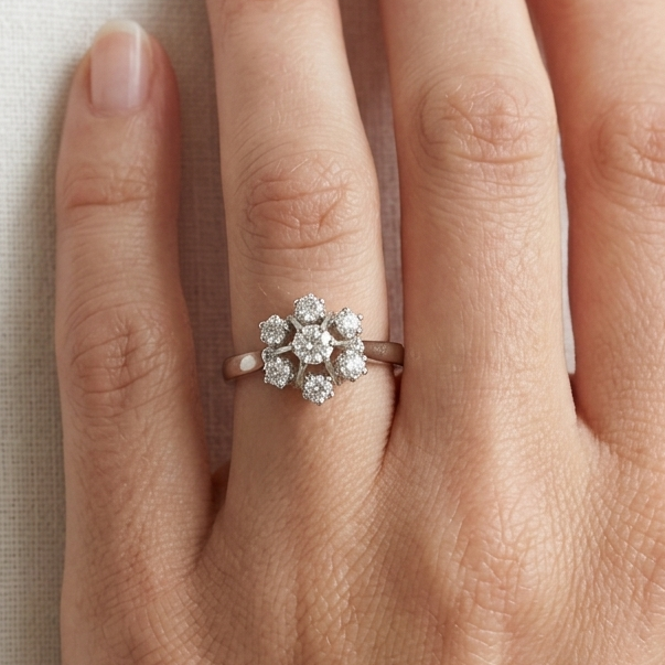 Bague Marguerite Or Blanc 18K - 2.66G Diamants