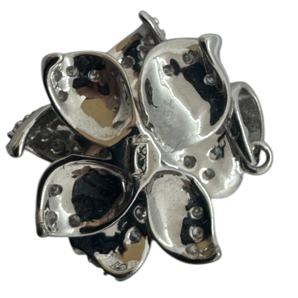 Pendentif Fleur Or Blanc 18 carats avec 40 Diamants - 3.68 Grs