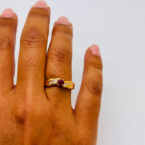 Bague en or jaune 18 carats avec rubis et diamants - T 50.5