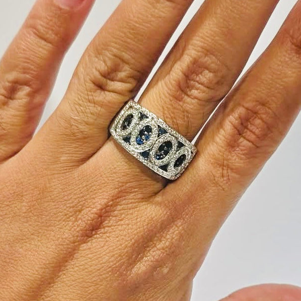 Bagues en or blanc avec diamants et saphir 18