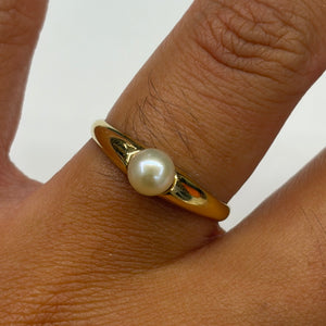 Solitaire en or jaune 18k avec perle naturelle