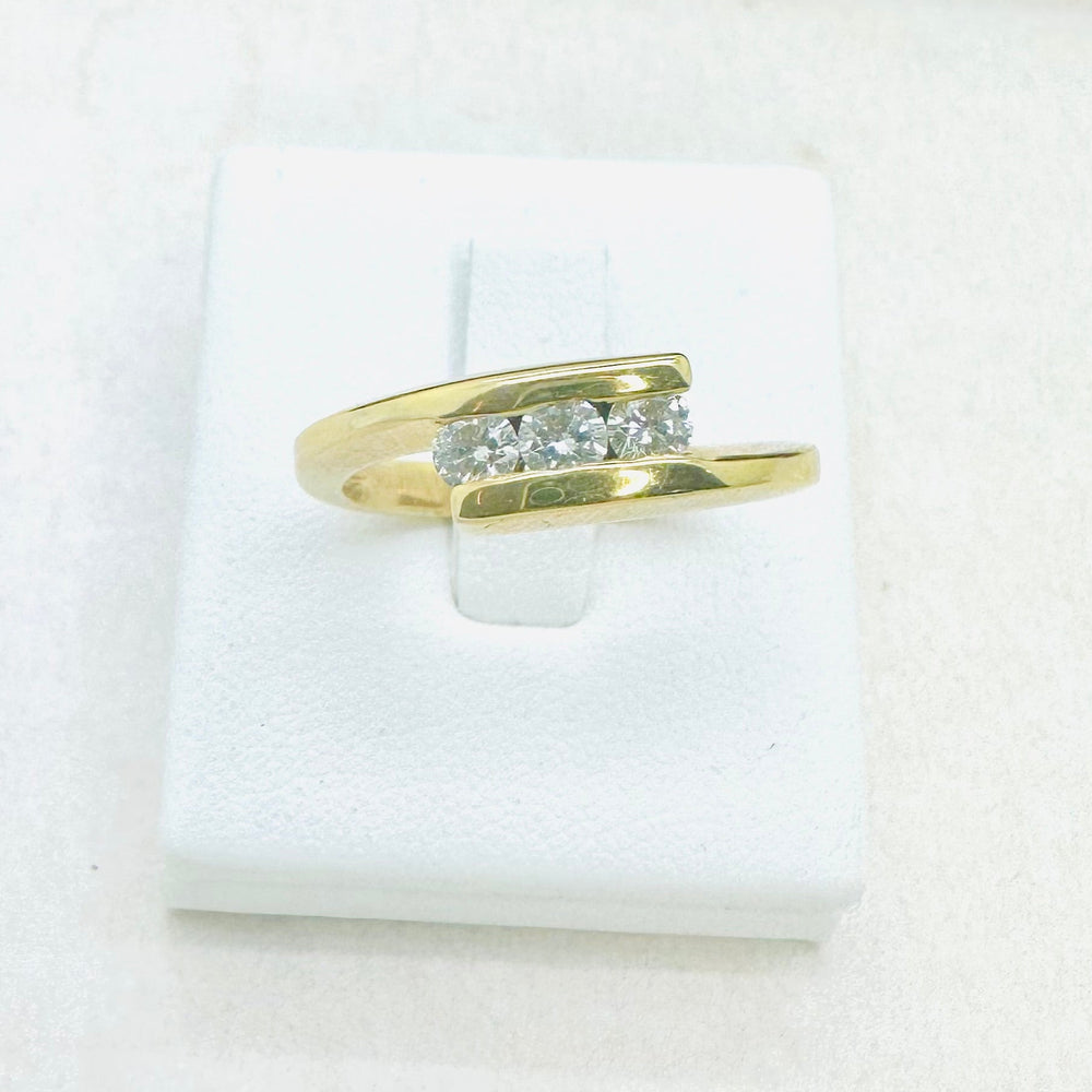 Bague en Or jaune 3 diamants 18K