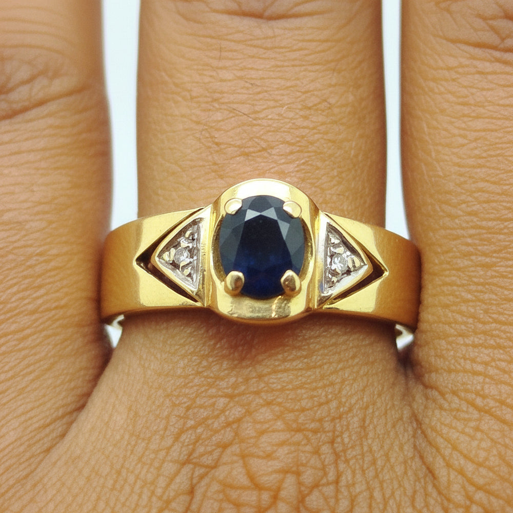 Bague en or jaune avec diamants et saphir