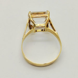 Bague en or jaune avec aigue marine