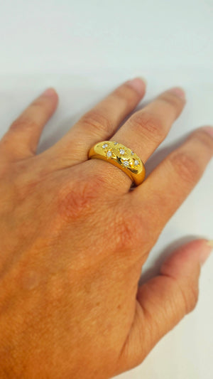 Bagues en or jaune 18k avec 7 diamants 0.07 carats chacun - T 63.5