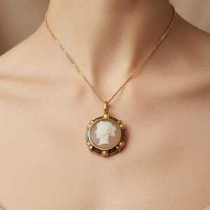 Pendentif Camée en Or Jaune et Perles 18K