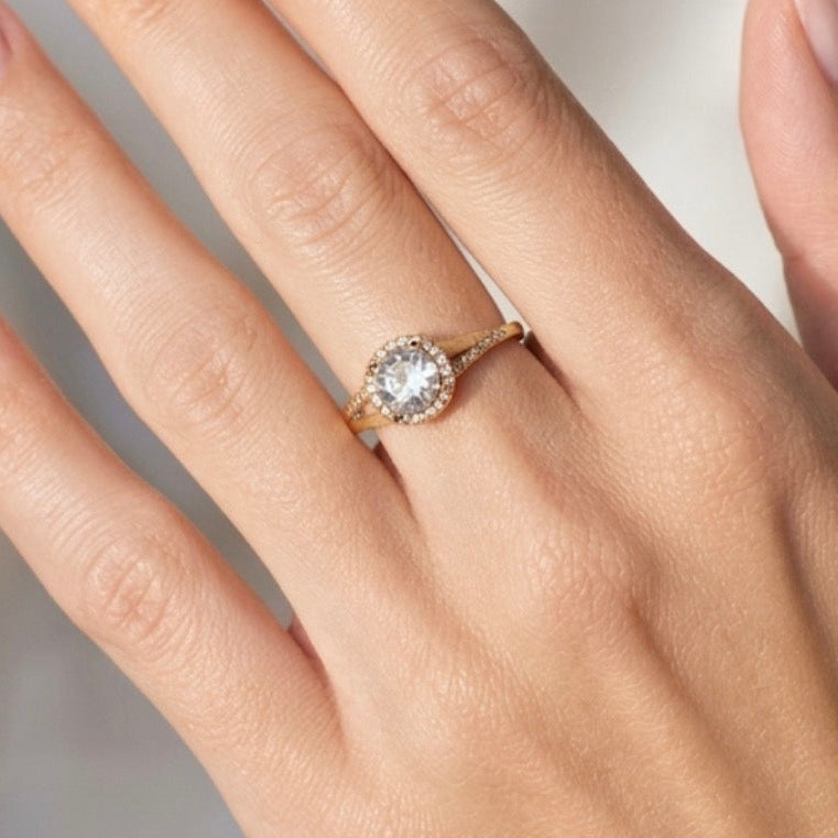 Bague Solitaire Or Jaune 18K avec Oxyde de Zirconium