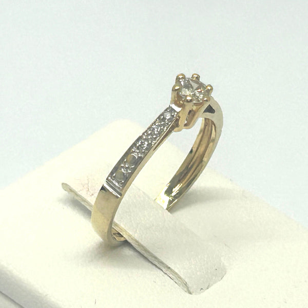 Bague solitaire en or jaune 18 K avec diamants