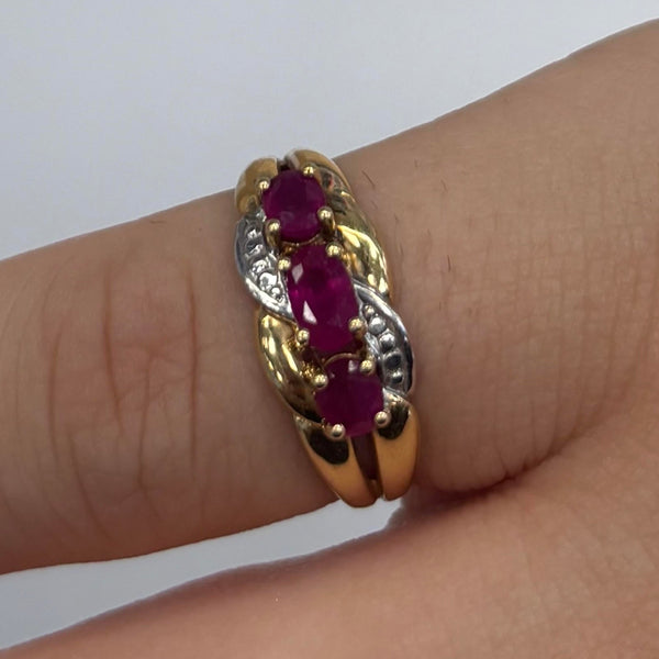Bague en or 18 carats avec 3 pierres  naturelles