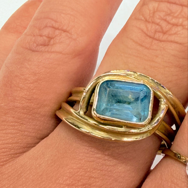 Bagues en or jaune 18 K avec topaze