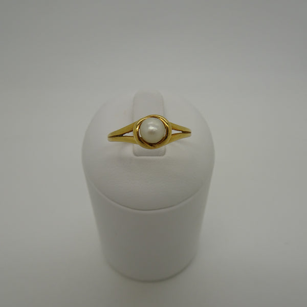 Bague en Or jaune 18K avec perle blanche