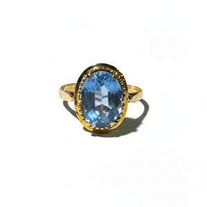 Bague ancienne en or jaune 18K avec spinelle bleu ovale - T58