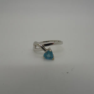 Bague en Or blanc 18K avec spinelle bleu