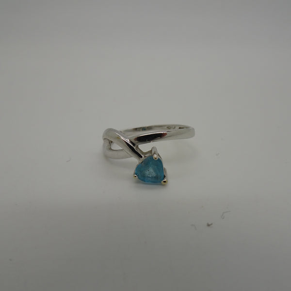 Bague en Or blanc 18K avec spinelle bleu