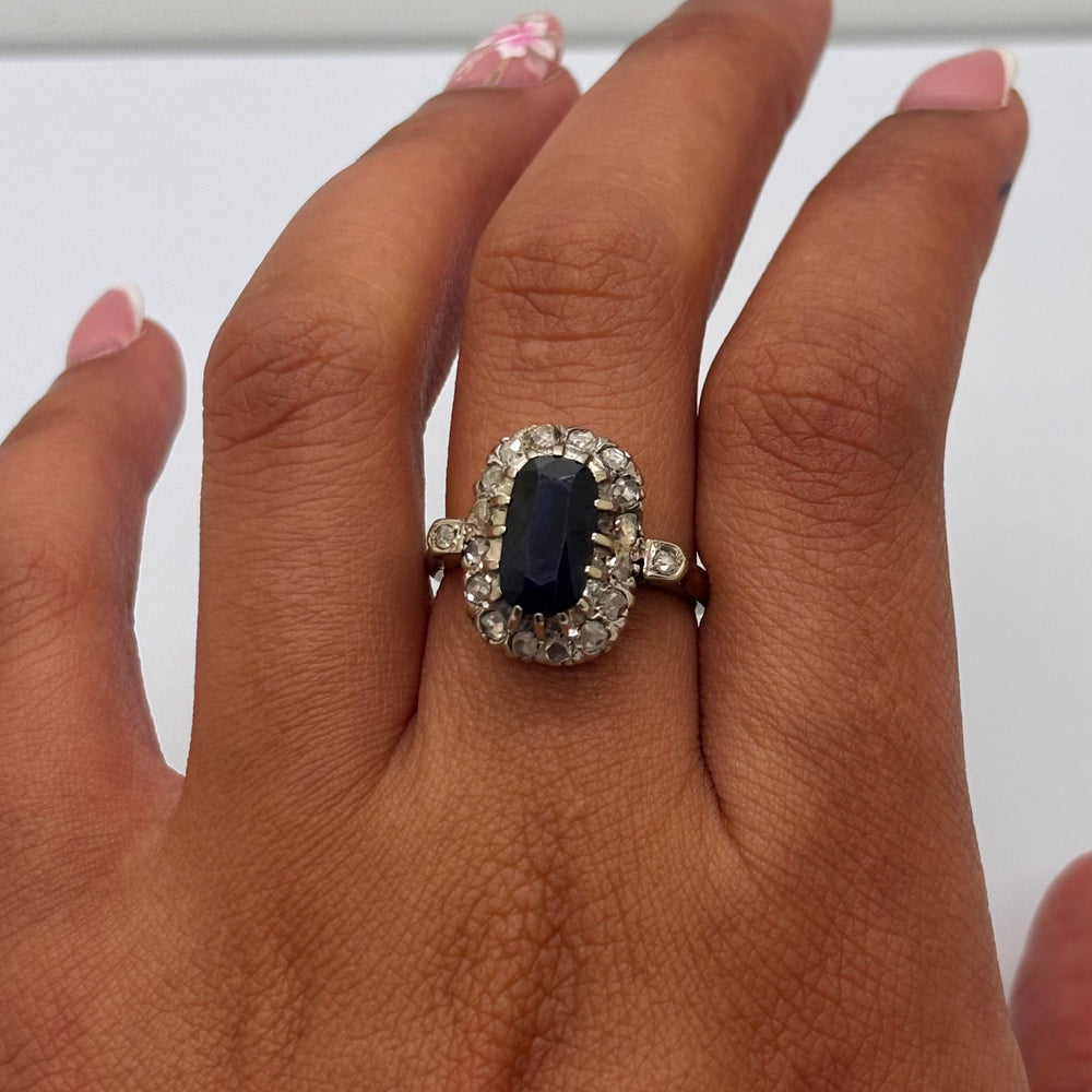 Bague Ancienne en Or Gris 18 Carats avec Diamants et Saphir – Taille 57