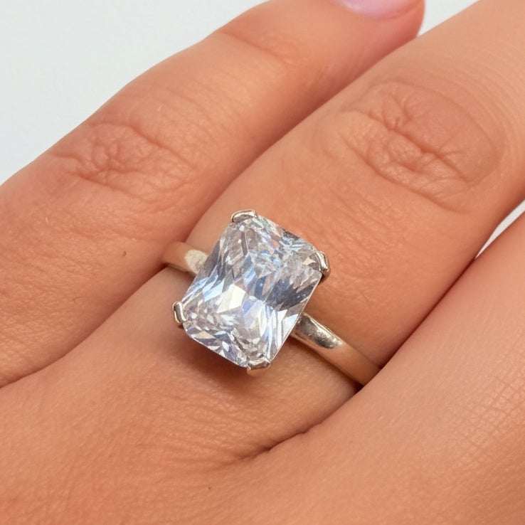 Bague Or Blanc Solitaire Zirconium Rectangulaire 18k