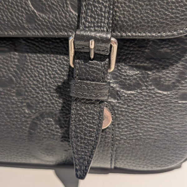 Sacoche Gucci GG Jumbo en Cuir Noir en très bon état